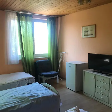 מלון Francoise Szallo 2*
